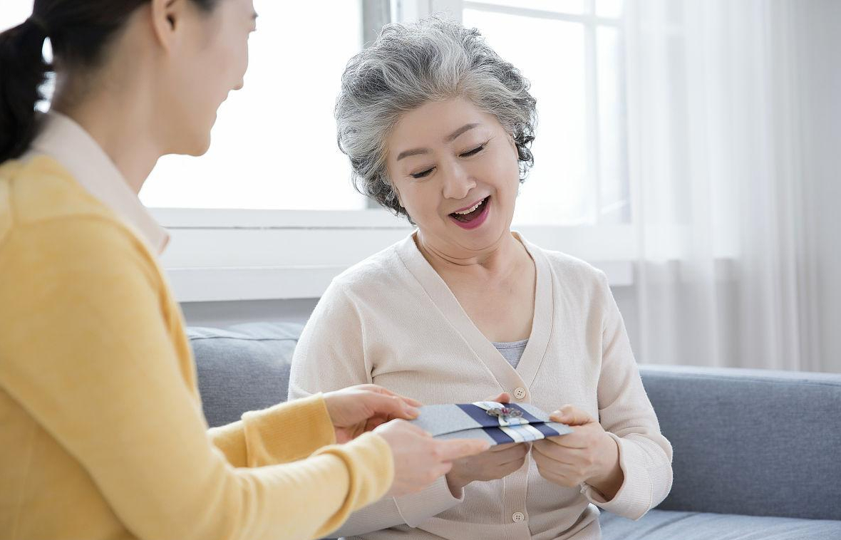 Nghe mẹ than thở bị chị dâu đối xử tệ nên tôi đón bà đến ở cùng, ngờ đâu chuỗi ngày sau đó chứng kiến toàn chuyện bất công- Ảnh 1. Nghe mẹ than thở bị chị dâu đối xử tệ nên tôi đón bà đến ở cùng, ngờ đâu chuỗi ngày sau đó chứng kiến toàn chuyện bất công- Ảnh 1.