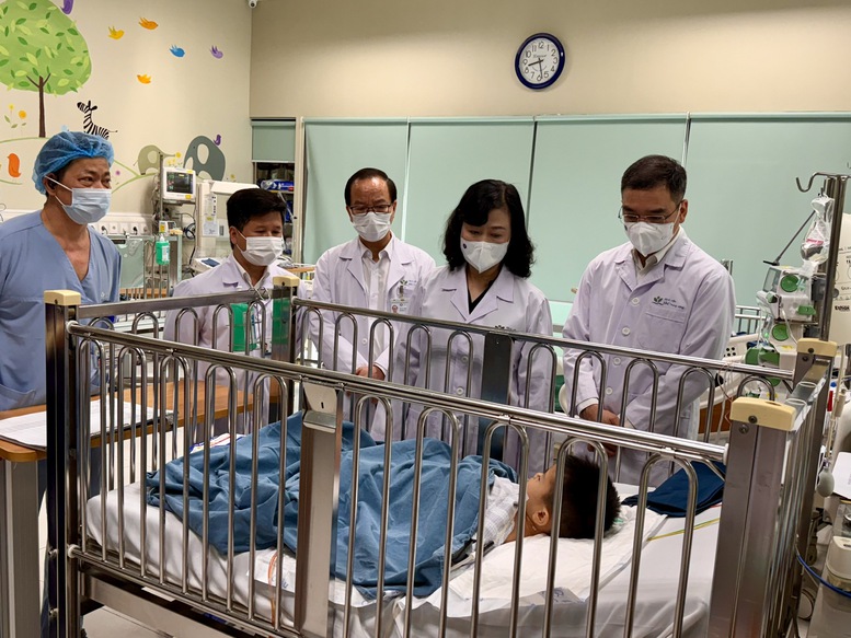 Đình chỉ một số nhân viên y tế vụ bị tố 'nộp đủ tiền mới cấp cứu người bệnh'- Ảnh 1. Đình chỉ một số nhân viên y tế vụ bị tố 'nộp đủ tiền mới cấp cứu người bệnh'- Ảnh 1.