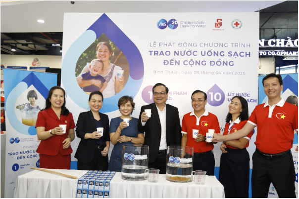 P&G Việt Nam tiếp tục hợp tác cùng Saigon Co.op trao 3 triệu lít nước sạch- Ảnh 1. P&G Việt Nam tiếp tục hợp tác cùng Saigon Co.op trao 3 triệu lít nước sạch- Ảnh 1.