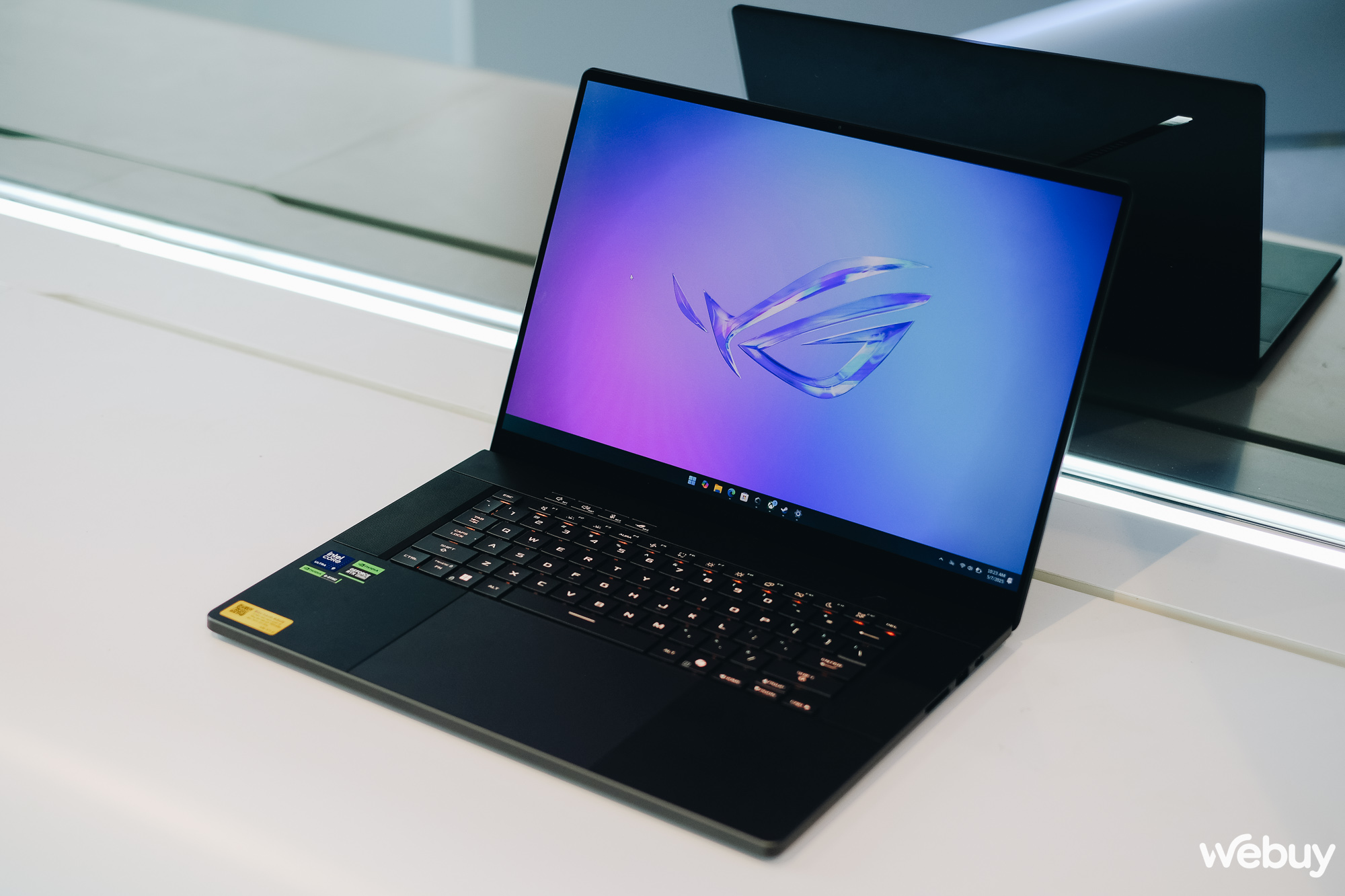 Cận cảnh loạt laptop gaming ASUS ROG sử dụng GPU RTX 50 Series vừa ra mắt tại Việt Nam: Giá lên tới hơn 140 triệu đồng- Ảnh 15. Cận cảnh loạt laptop gaming ASUS ROG sử dụng GPU RTX 50 Series vừa ra mắt tại Việt Nam: Giá lên tới hơn 140 triệu đồng- Ảnh 15.