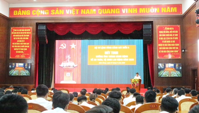 Quang cảnh buổi mít tinh. Quang cảnh buổi mít tinh.