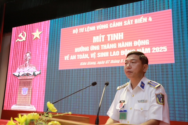 Đại tá Trần Nguyên Lai, Phó tư lệnh, Tham mưu trưởng, BTL Vùng chủ trì buổi mít tinh Đại tá Trần Nguyên Lai, Phó tư lệnh, Tham mưu trưởng, BTL Vùng chủ trì buổi mít tinh
