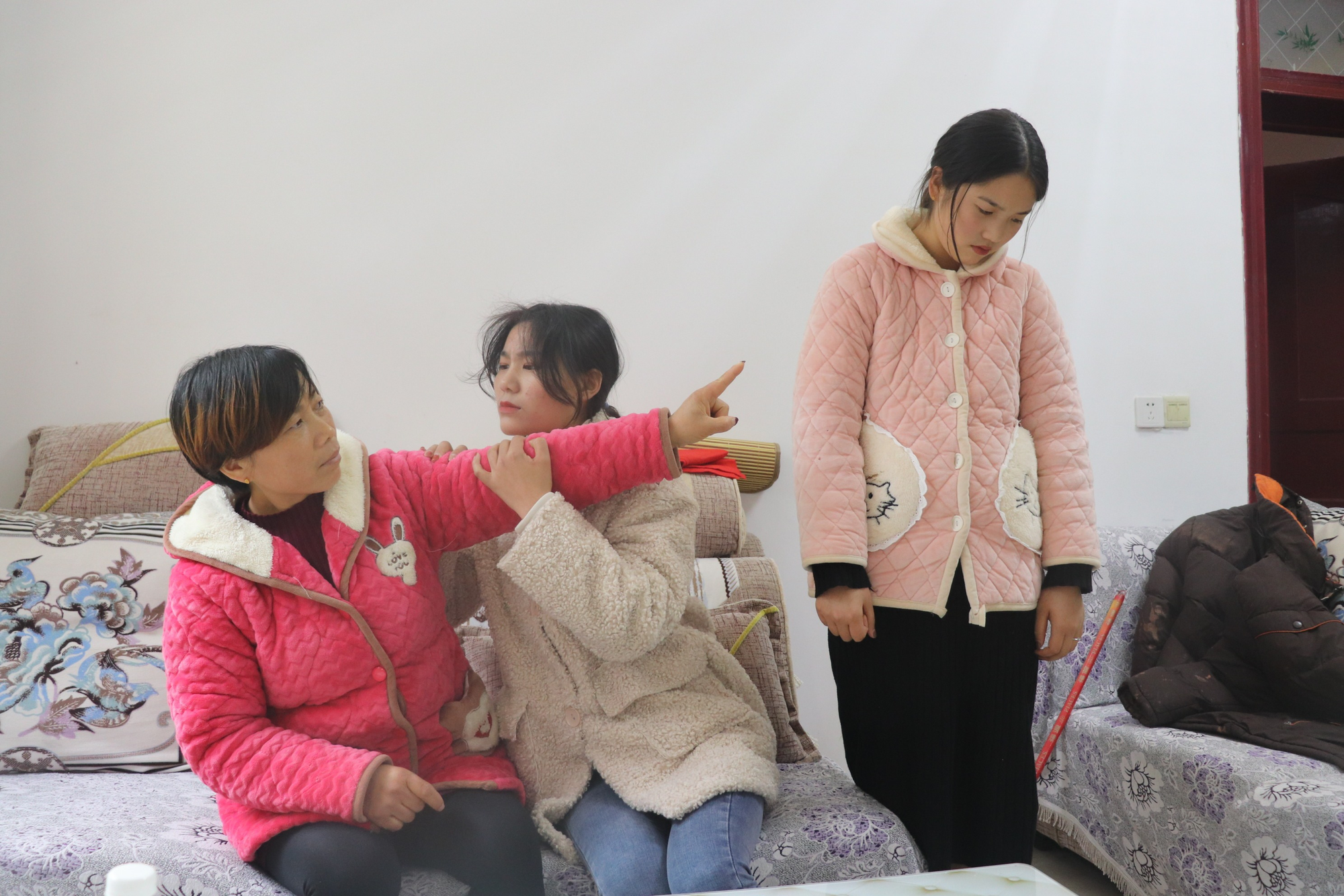 Về muộn một hôm mà tôi bị chị dâu dùng kế khiến mẹ đuổi tôi ra khỏi nhà- Ảnh 1. Về muộn một hôm mà tôi bị chị dâu dùng kế khiến mẹ đuổi tôi ra khỏi nhà- Ảnh 1.