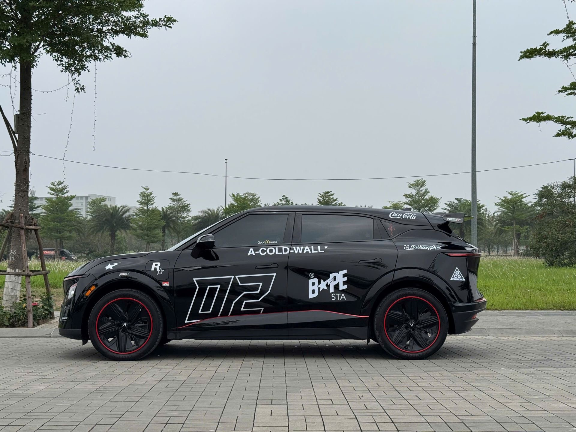 Gen Z làm ngành thời trang chạy VinFast VF 7: “Động cơ mạnh là tính năng an toàn, tiết kiệm 5-6 triệu đồng/tháng so với xe xăng”- Ảnh 3. Gen Z làm ngành thời trang chạy VinFast VF 7: “Động cơ mạnh là tính năng an toàn, tiết kiệm 5-6 triệu đồng/tháng so với xe xăng”- Ảnh 3.