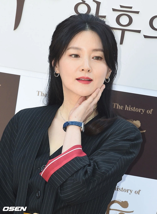 Lee Young Ae tuổi U60 tươi trẻ nhờ mỗi năm làm 1 việc để tăng sinh collagen, elastin- Ảnh 5. Lee Young Ae tuổi U60 tươi trẻ nhờ mỗi năm làm 1 việc để tăng sinh collagen, elastin- Ảnh 5.