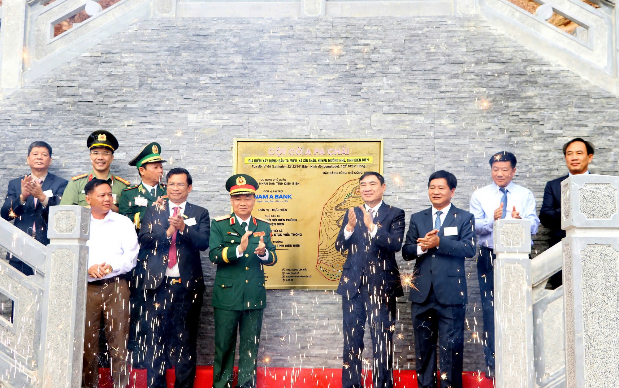 Lễ thượng cờ và gắn biển công trình Cột cờ A Pa Chải- Ảnh 2.