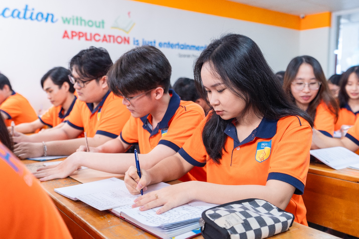 Sinh viên Ngôn ngữ Anh HUTECH: Học thế nào để chinh phục thị trường toàn cầu- Ảnh 5. Sinh viên Ngôn ngữ Anh HUTECH: Học thế nào để chinh phục thị trường toàn cầu- Ảnh 5.