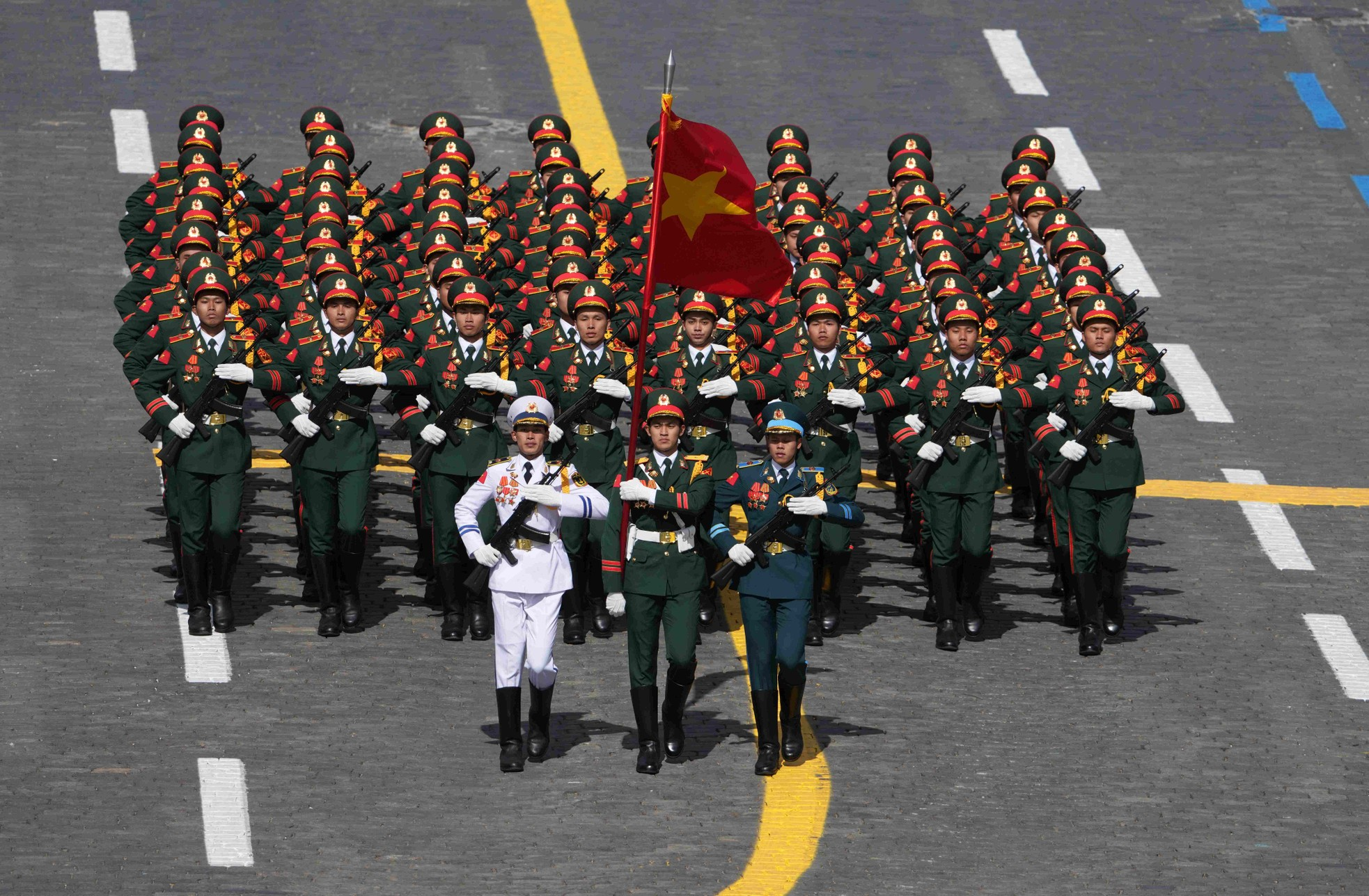Khối trưởng duyệt binh của Quân đội Nhân dân Việt Nam tại Quảng trường Đỏ: Sinh năm 2000, cao hơn 1m8, đã có hậu phương vững chắc- Ảnh 3. Khối trưởng duyệt binh của Quân đội Nhân dân Việt Nam tại Quảng trường Đỏ: Sinh năm 2000, cao hơn 1m8, đã có hậu phương vững chắc- Ảnh 3.
