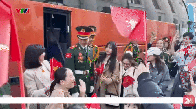 Khối trưởng duyệt binh của Quân đội Nhân dân Việt Nam tại Quảng trường Đỏ: Sinh năm 2000, cao hơn 1m8, đã có hậu phương vững chắc- Ảnh 14. Khối trưởng duyệt binh của Quân đội Nhân dân Việt Nam tại Quảng trường Đỏ: Sinh năm 2000, cao hơn 1m8, đã có hậu phương vững chắc- Ảnh 14.