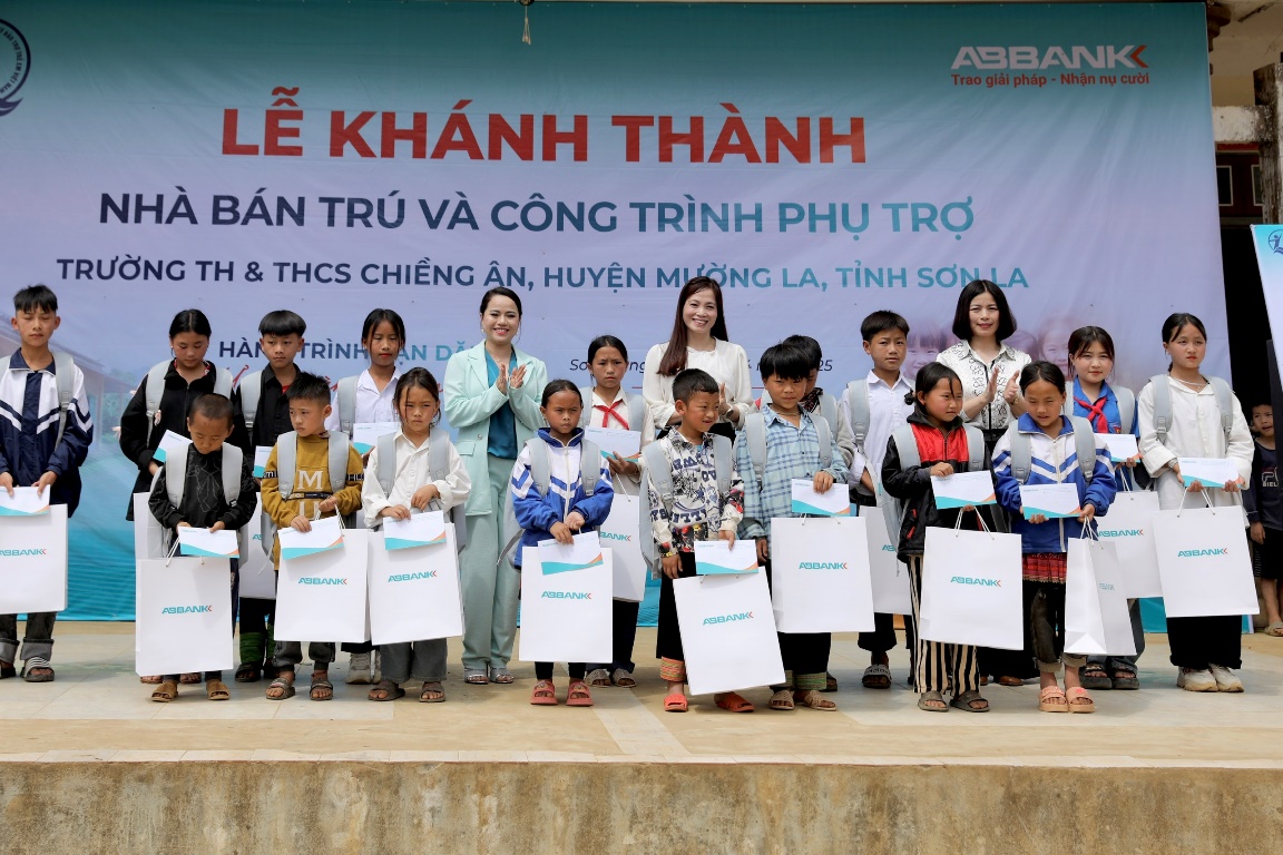 Sáng kiến cộng đồng của ABBANK giúp trẻ em vùng cao học tập phát triển toàn diện- Ảnh 3. Sáng kiến cộng đồng của ABBANK giúp trẻ em vùng cao học tập phát triển toàn diện- Ảnh 3.