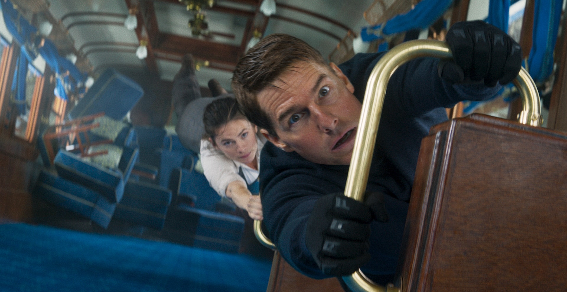 Tom Cruise trẻ trung suốt 3 thập kỷ đóng "Nhiệm vụ bất khả khi": "Đảo ngược" thời gian nhờ thẩm mỹ hay kỳ tích tự nhiên?- Ảnh 4. Tom Cruise trẻ trung suốt 3 thập kỷ đóng "Nhiệm vụ bất khả khi": "Đảo ngược" thời gian nhờ thẩm mỹ hay kỳ tích tự nhiên?- Ảnh 4.