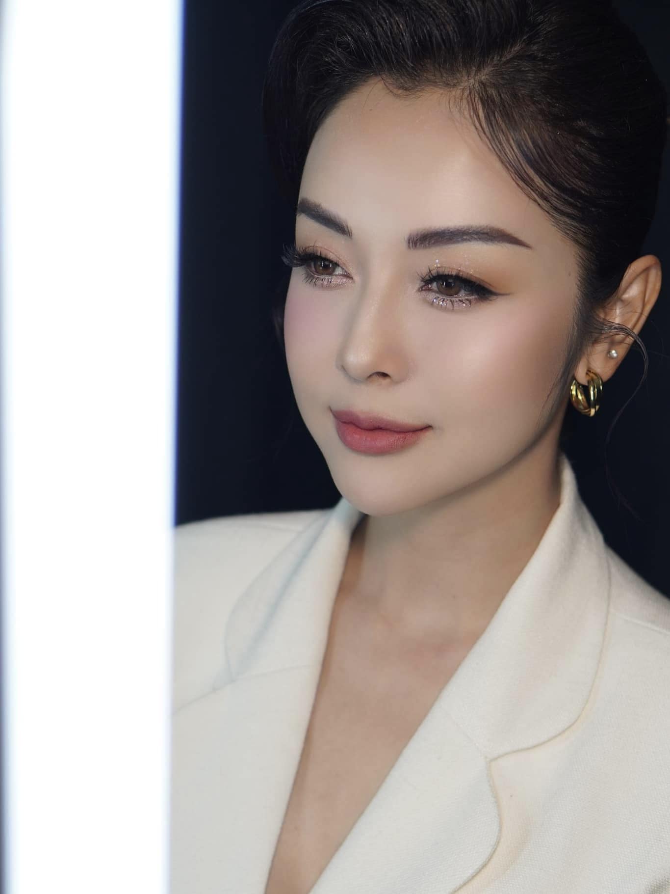 Mẹ 4 con Jennifer Phạm trẻ mãi không già: Bí quyết không chỉ là ăn uống và tập luyện mà còn "bơm" đều vào da 1 thứ để tăng collagen- Ảnh 6. Mẹ 4 con Jennifer Phạm trẻ mãi không già: Bí quyết không chỉ là ăn uống và tập luyện mà còn "bơm" đều vào da 1 thứ để tăng collagen- Ảnh 6.