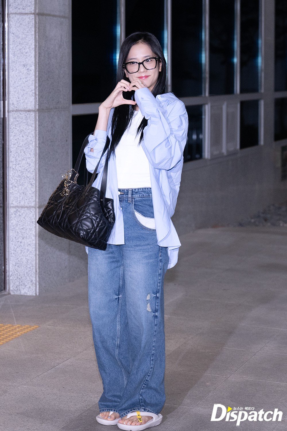 Tiểu Vy đụng túi 100 triệu với Jisoo, đọ visual khó phân thắng bại- Ảnh 6. Tiểu Vy đụng túi 100 triệu với Jisoo, đọ visual khó phân thắng bại- Ảnh 6.