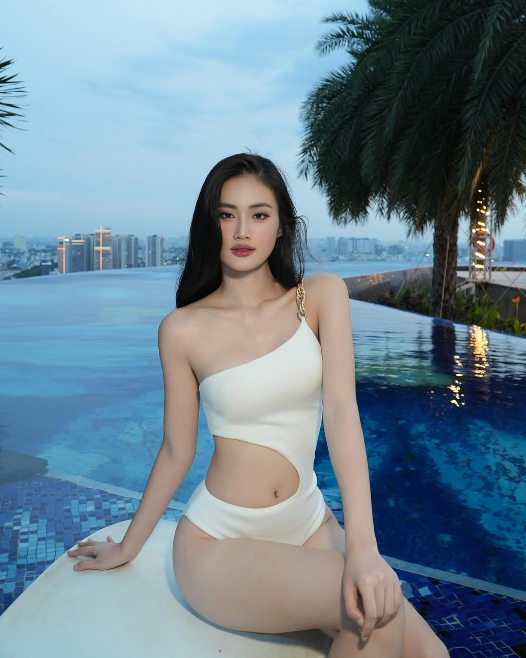 Ý Nhi tung clip mặc bikini khoe trọn body, dân tình khen rần rần một điểm- Ảnh 7. Ý Nhi tung clip mặc bikini khoe trọn body, dân tình khen rần rần một điểm- Ảnh 7.