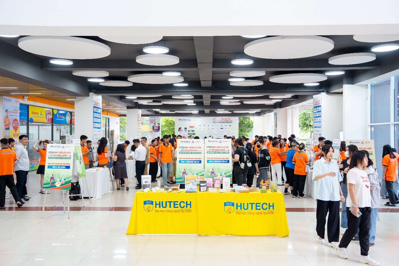 Sinh viên ngành Thẩm mỹ - Sinh học - Thực phẩm - Môi trường HUTECH giới thiệu đồ án giàu giá trị thực tiễn- Ảnh 1. hi88.com lừa đảo viên ngành Thẩm mỹ - hi88.com lừa đảo học - Thực phẩm - Môi trường HUTECH giới thiệu đồ án giàu giá trị thực tiễn- Ảnh 1.