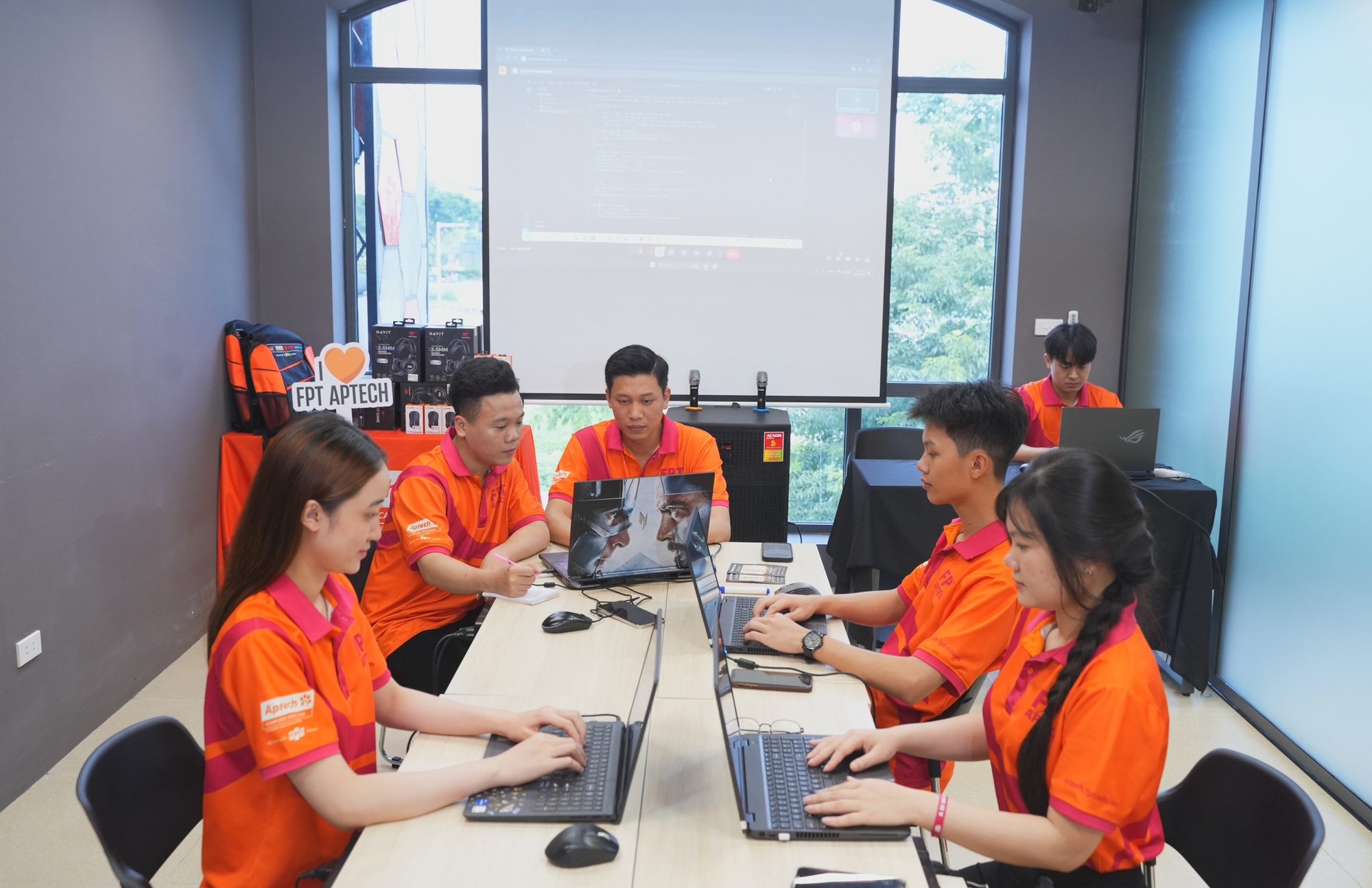 FPT Aptech khai trương cơ sở mới tại Hà Nội: Không gian học lập trình đậm chất công nghệ- Ảnh 3. FPT Aptech khai trương cơ sở mới tại Hà Nội: Không gian học lập trình đậm chất công nghệ- Ảnh 3.