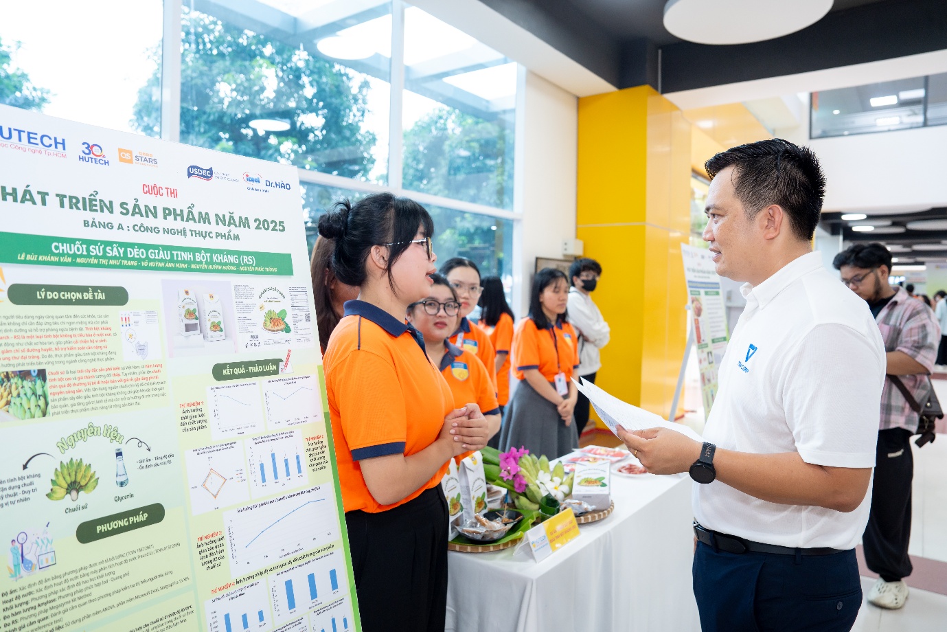 Sinh viên ngành Thẩm mỹ - Sinh học - Thực phẩm - Môi trường HUTECH giới thiệu đồ án giàu giá trị thực tiễn- Ảnh 4. hi88.com lừa đảo viên ngành Thẩm mỹ - hi88.com lừa đảo học - Thực phẩm - Môi trường HUTECH giới thiệu đồ án giàu giá trị thực tiễn- Ảnh 4.