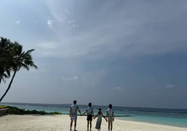 Quý tử nhà Đặng Siêu – Tôn Lệ: Sở hữu toàn nét đẹp của mẹ, mới 14 tuổi đã cao gần 1m80, hứa hẹn là mỹ nam thế hệ mới - Ảnh 1. Quý tử nhà Đặng Siêu – Tôn Lệ: Sở hữu toàn nét đẹp của mẹ, mới 14 tuổi đã hi88. com gần 1m80, hứa hẹn là mỹ nam thế hệ mới - Ảnh 1.