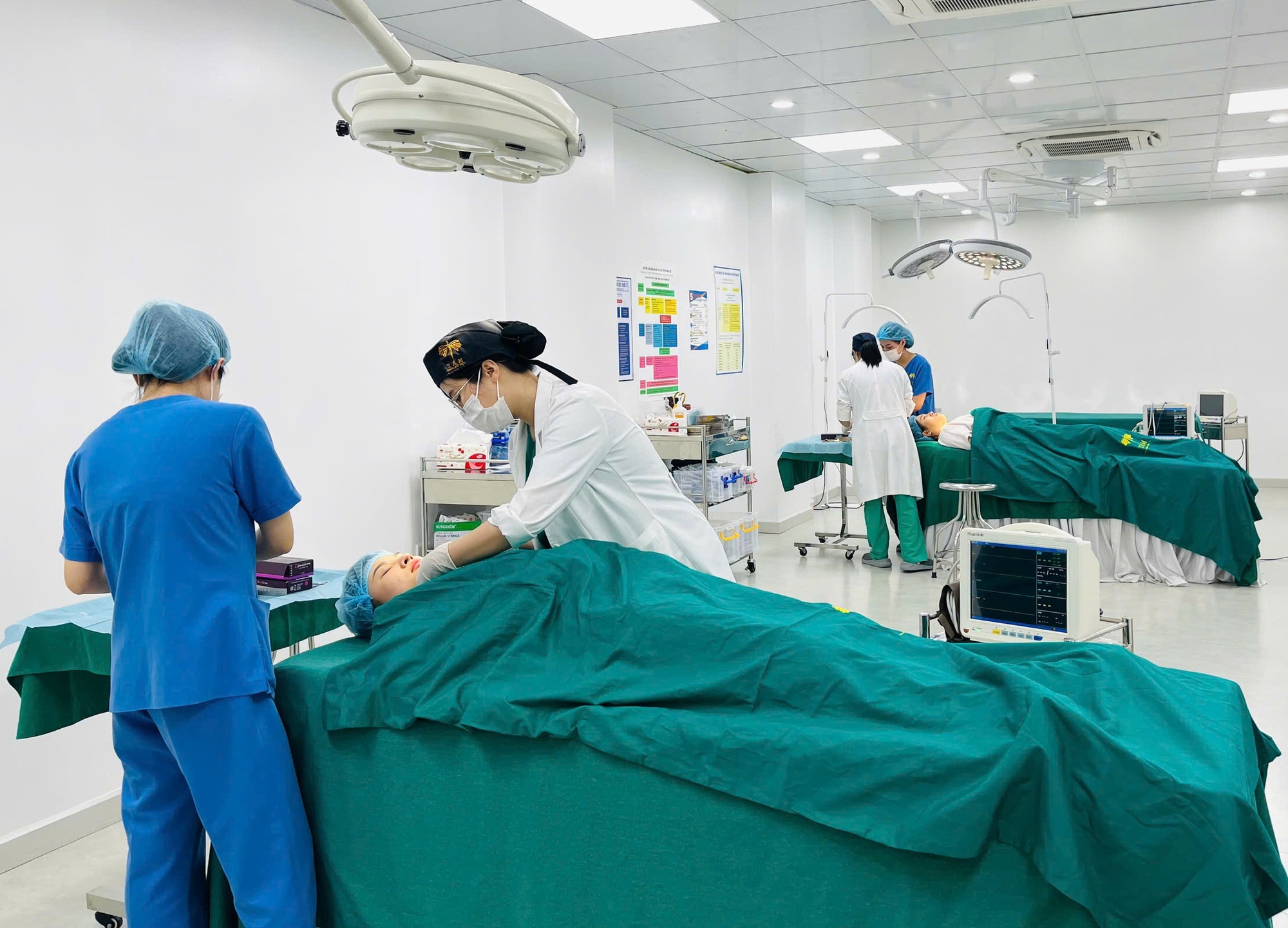 Filler giá rẻ bán tràn lan trên mạng, "mua dễ hơn rau": Chuyên gia chỉ cách nhận biết filler thật giả, kém chất lượng- Ảnh 3. Filler giá rẻ bán tràn lan trên mạng, "mua dễ hơn rau": Chuyên gia chỉ cách nhận biết filler thật giả, kém chất lượng- Ảnh 3.
