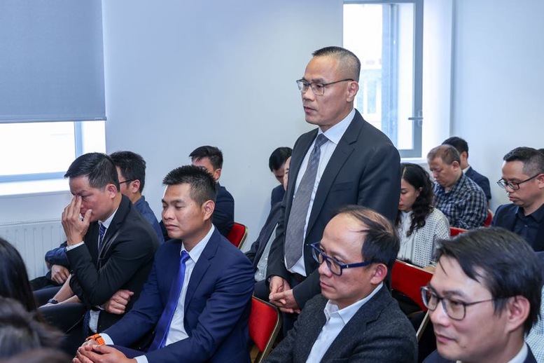 Thủ tướng làm việc với các chuyên gia kiều bào: Sẵn sàng góp sức để đất nước làm chủ các công nghệ chiến lược- Ảnh 3. Thủ tướng làm việc với các chuyên gia kiều bào: Sẵn sàng góp sức để đất nước làm chủ các công nghệ chiến lược- Ảnh 3.