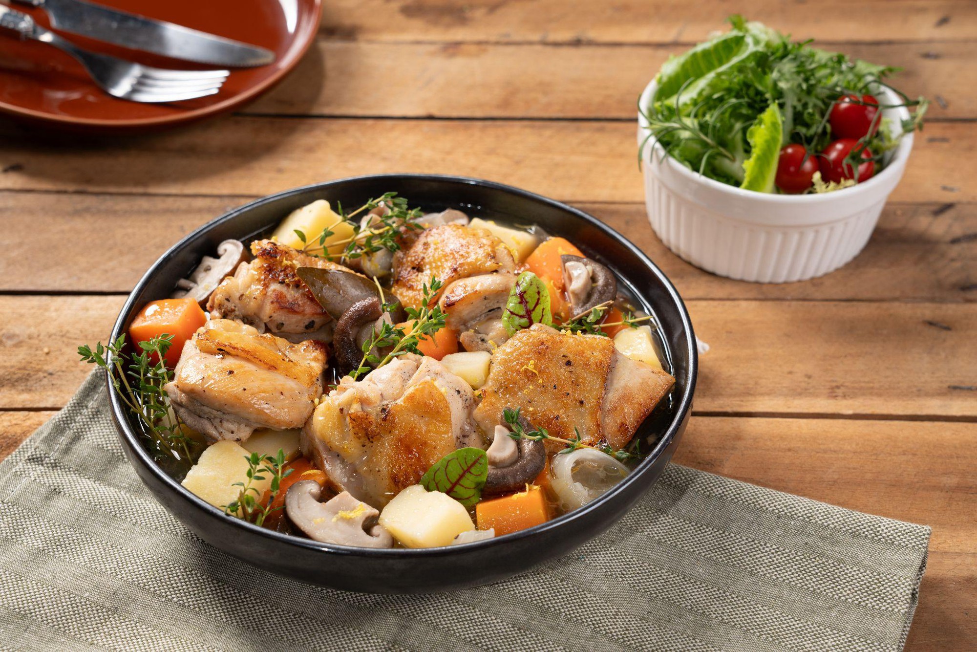Bữa ăn ngon mùa hè với gà Mỹ hầm chanh và nấm- Ảnh 1. Bữa ăn ngon mùa hè với gà Mỹ hầm chanh và nấm- Ảnh 1.