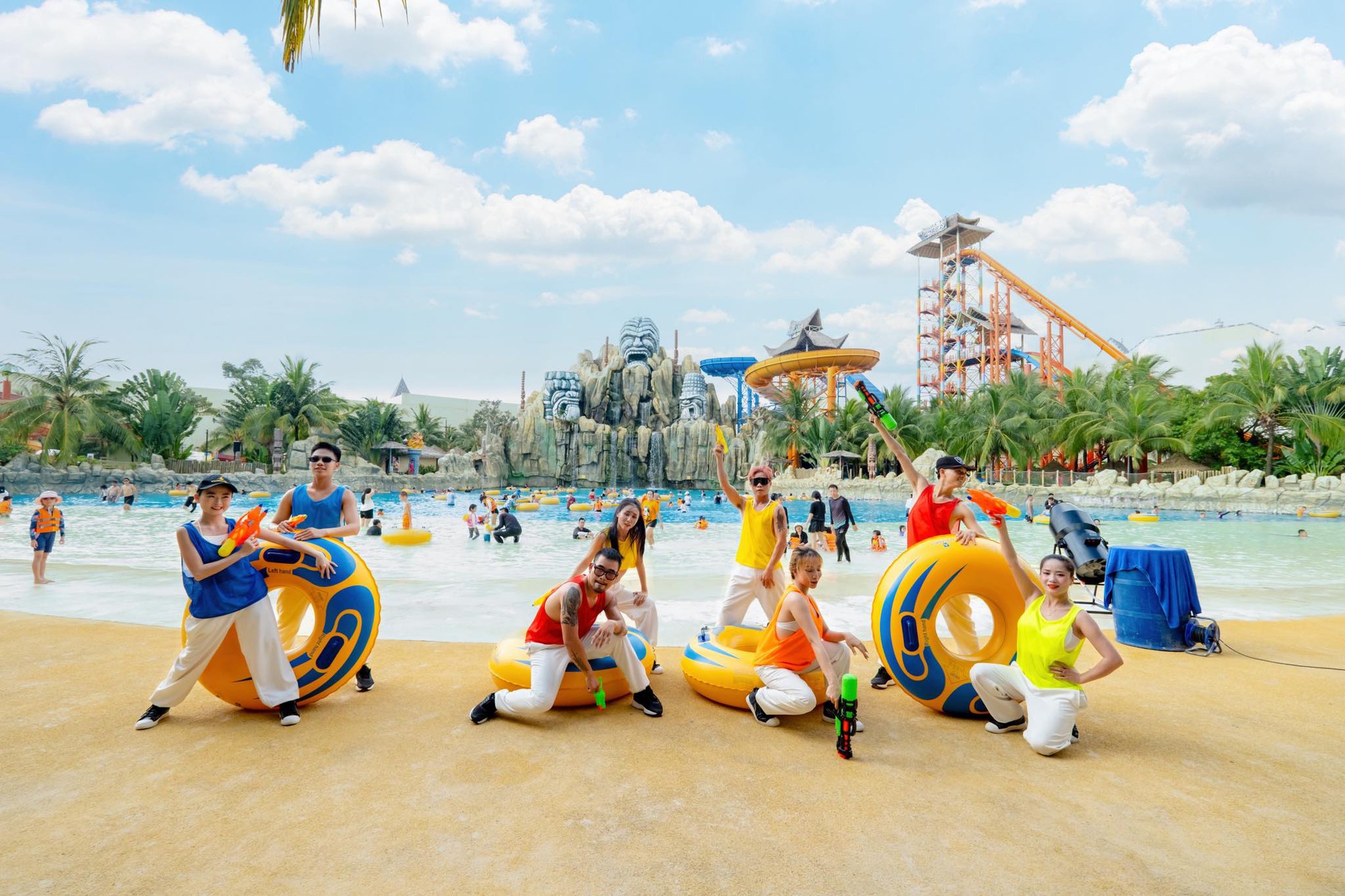 “Hè rực rỡ - vui bất ngờ” - bùng nổ không khí hội hè tại Vinpearl & VinWonders khắp cả nước- Ảnh 2. “Hè rực rỡ - vui bất ngờ” - bùng nổ không khí hội hè tại Vinpearl & VinWonders khắp cả nước- Ảnh 2.