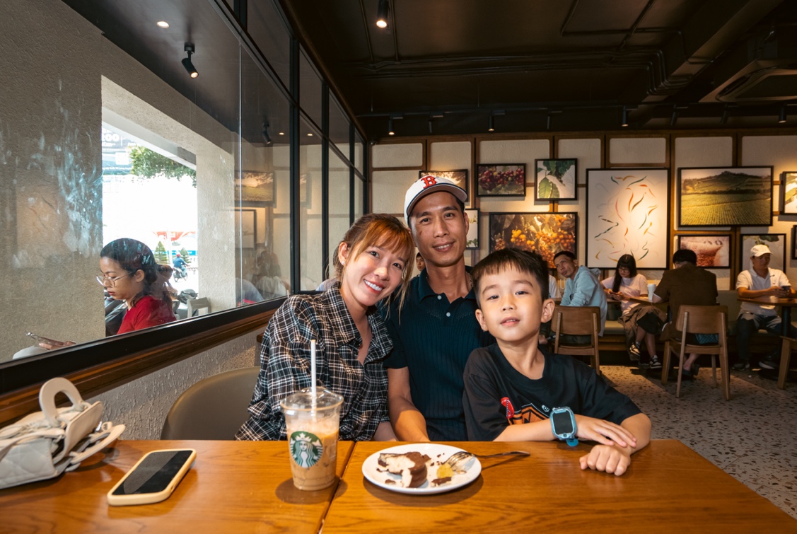 Starbucks Long Xuyên: Không gian hiện đại giữa lòng miền Tây, hút giới trẻ check-in rần rần- Ảnh 5. hi88.com đăng nhập Xuyên: Không gian hiện đại giữa lòng miền Tây, hút giới trẻ check-in rần rần- Ảnh 5.