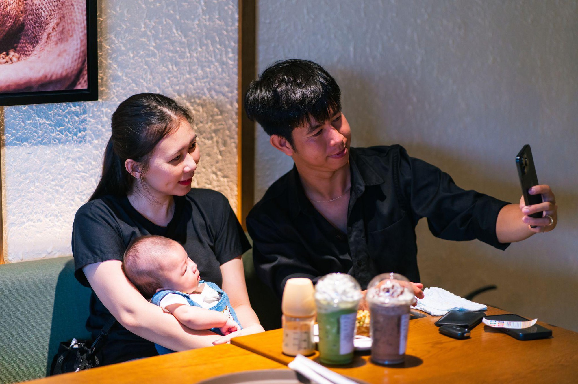 Starbucks Long Xuyên: Không gian hiện đại giữa lòng miền Tây, hút giới trẻ check-in rần rần- Ảnh 6. hi88.com đăng nhập Xuyên: Không gian hiện đại giữa lòng miền Tây, hút giới trẻ check-in rần rần- Ảnh 6.