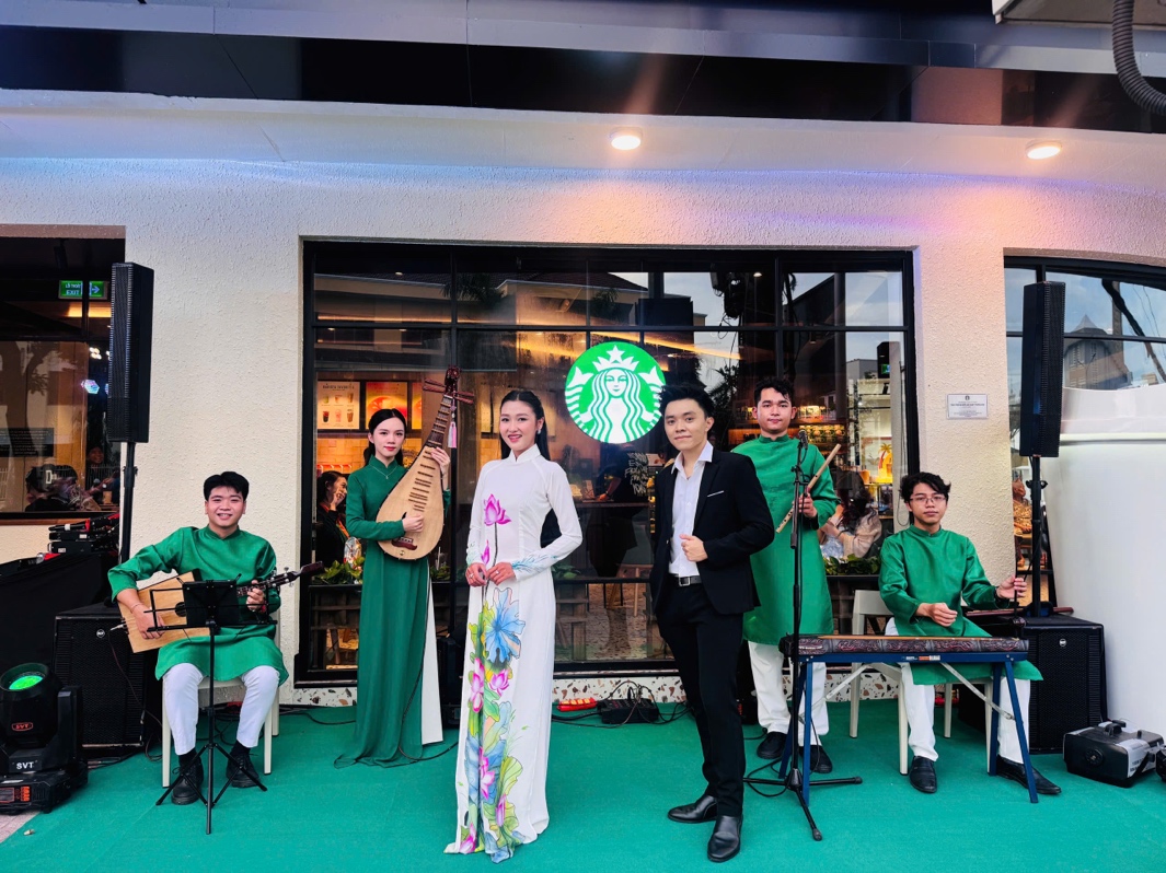 Starbucks Long Xuyên: Không gian hiện đại giữa lòng miền Tây, hút giới trẻ check-in rần rần- Ảnh 8. hi88.com đăng nhập Xuyên: Không gian hiện đại giữa lòng miền Tây, hút giới trẻ check-in rần rần- Ảnh 8.