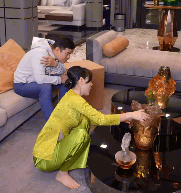 "Á hậu khéo nịnh chồng" chi 900 triệu mua quà sinh nhật chồng, ông xã phán ngay câu: "Toàn đồ linh tinh"- Ảnh 2. hi88.com lừa đảo