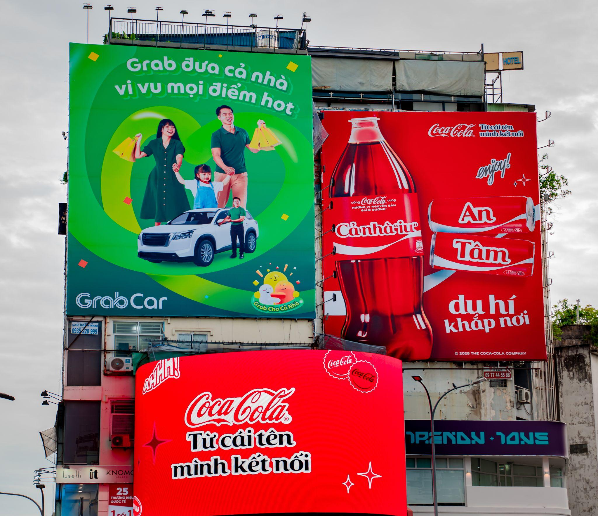 Dân tình phản ứng hi88.con được loạt thương hiệu "réo" tên khắp các billboard?- Ảnh 1.