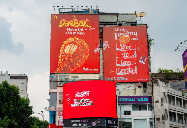 Dân tình phản ứng hi88.con được loạt thương hiệu "réo" tên khắp các billboard?- Ảnh 2.