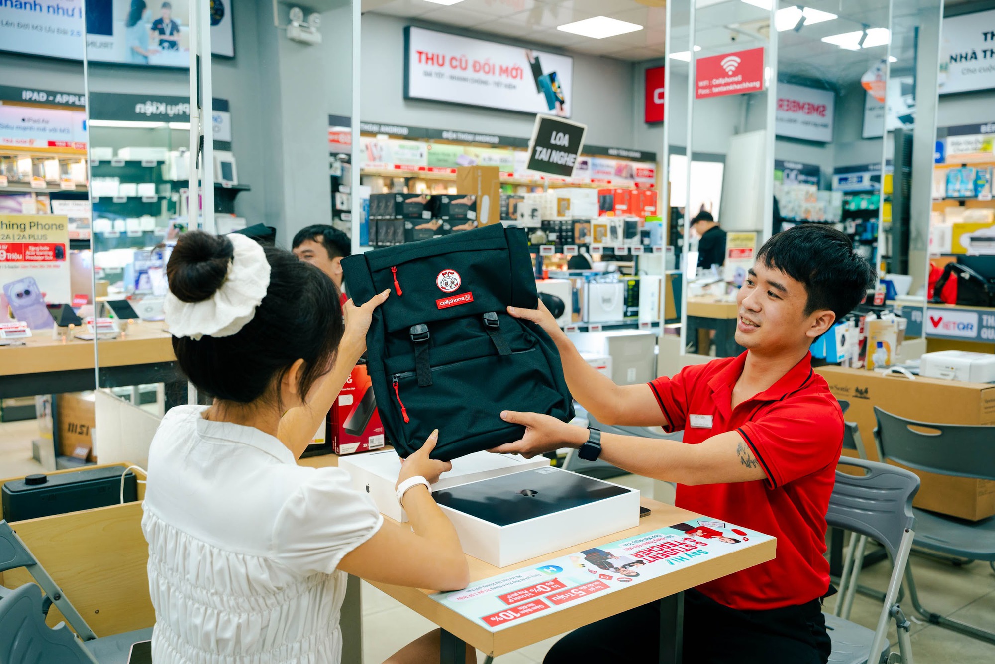 CellphoneS giảm 10%, đổi điểm nhận quà cùng nhiều ưu đãi trong Tựu Trường Lên Cấp- Ảnh 4. tải app hi88 giảm 10%, đổi điểm nhận quà cùng nhiều ưu đãi trong Tựu Trường Lên Cấp- Ảnh 4.