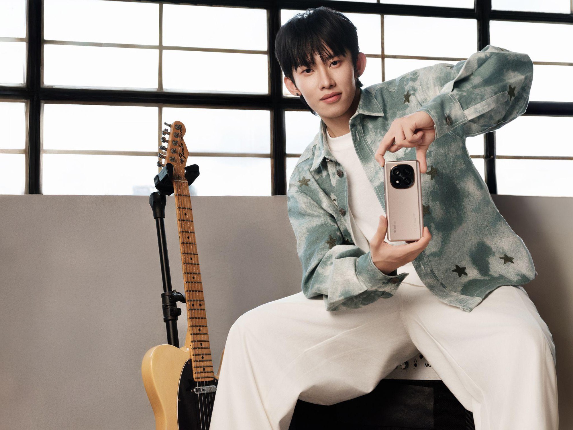 Cùng Kay Trần khám phá những chân trời mới với Redmi Note 14 Series Vàng Sa Mạc trong tay- Ảnh 2. Cùng Kay Trần khám phá những chân trời mới với hi88 gg Vàng Sa Mạc trong tay- Ảnh 2.