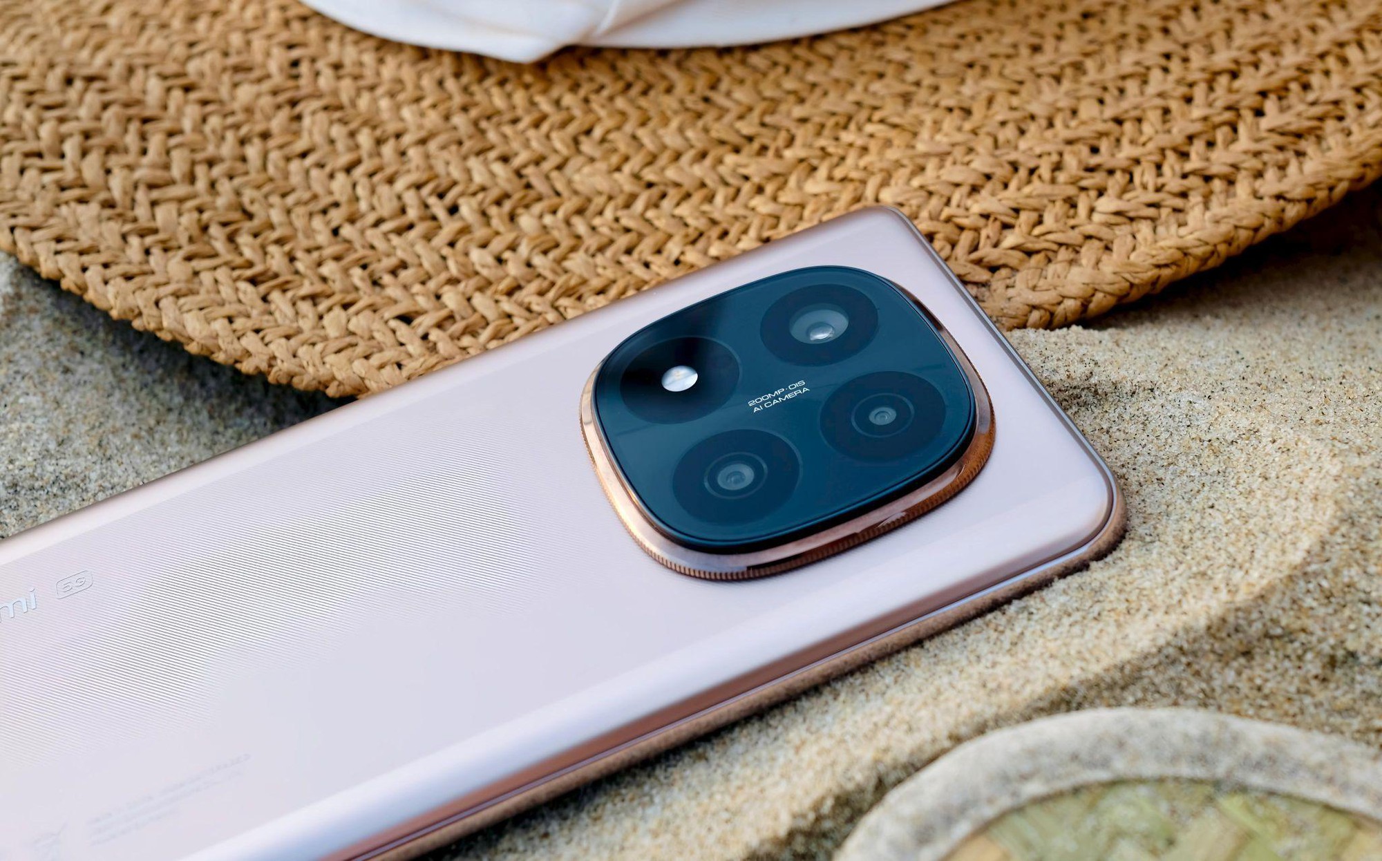 Quẩy hè sành điệu, lưu giữ khoảnh khắc cùng Kay Trần và Redmi Note 14 Series Vàng Sa Mạc- Ảnh 2. Quẩy hè sành điệu, lưu giữ khoảnh khắc cùng Kay Trần và Redmi Note 14 Series Vàng Sa Mạc- Ảnh 2.