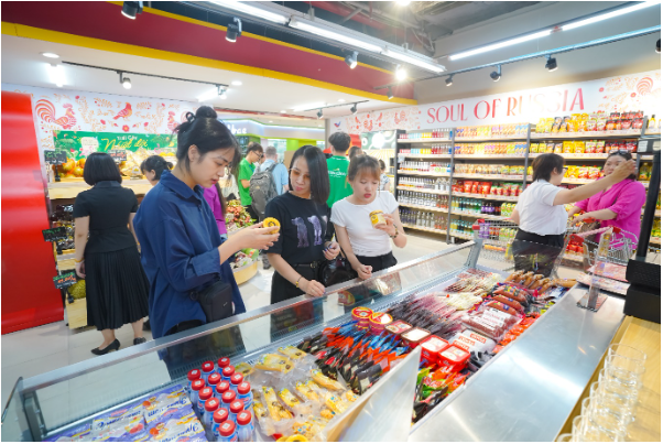 Khám phá nước Nga giữa lòng siêu thị Việt – WinMart ra mắt không gian mua sắm "Russia Corner"- Ảnh 3. Khám phá nước hi88.com giữa lòng siêu thị Việt – WinMart ra mắt không gian mua sắm "Russia Corner"- Ảnh 3.