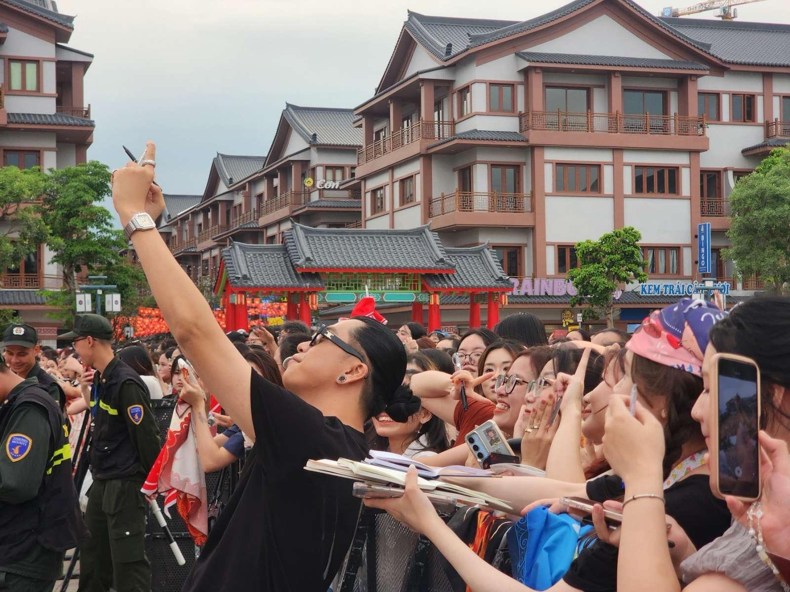 Quẩy cực sung, săn deal cực đã với concert “Anh trai vượt ngàn chông gai” tại Ocean City- Ảnh 3. Quẩy cực sung, săn deal cực đã với lich truc tiep bong da ngoai hang anh “Anh trai vượt ngàn chông gai” tại Ocean City- Ảnh 3.