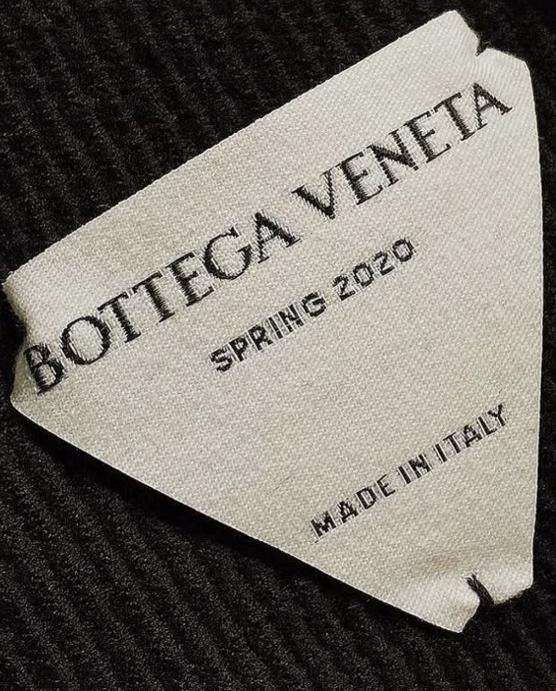Bottega Veneta – Thương hiệu xa xỉ không logo nhưng vẫn khiến cả thế giới phải ngưỡng mộ- Ảnh 11. Bottega Veneta – Thương hiệu xa xỉ không logo nhưng vẫn khiến cả thế giới phải ngưỡng mộ- Ảnh 11.