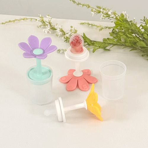 Chỉ ngồi gặm trái cây thôi mà bé Hannie nhà Đông Nhi - Chỉ ngồi gặm trái cây thôi mà bé Hannie nhà Đông Nhi -