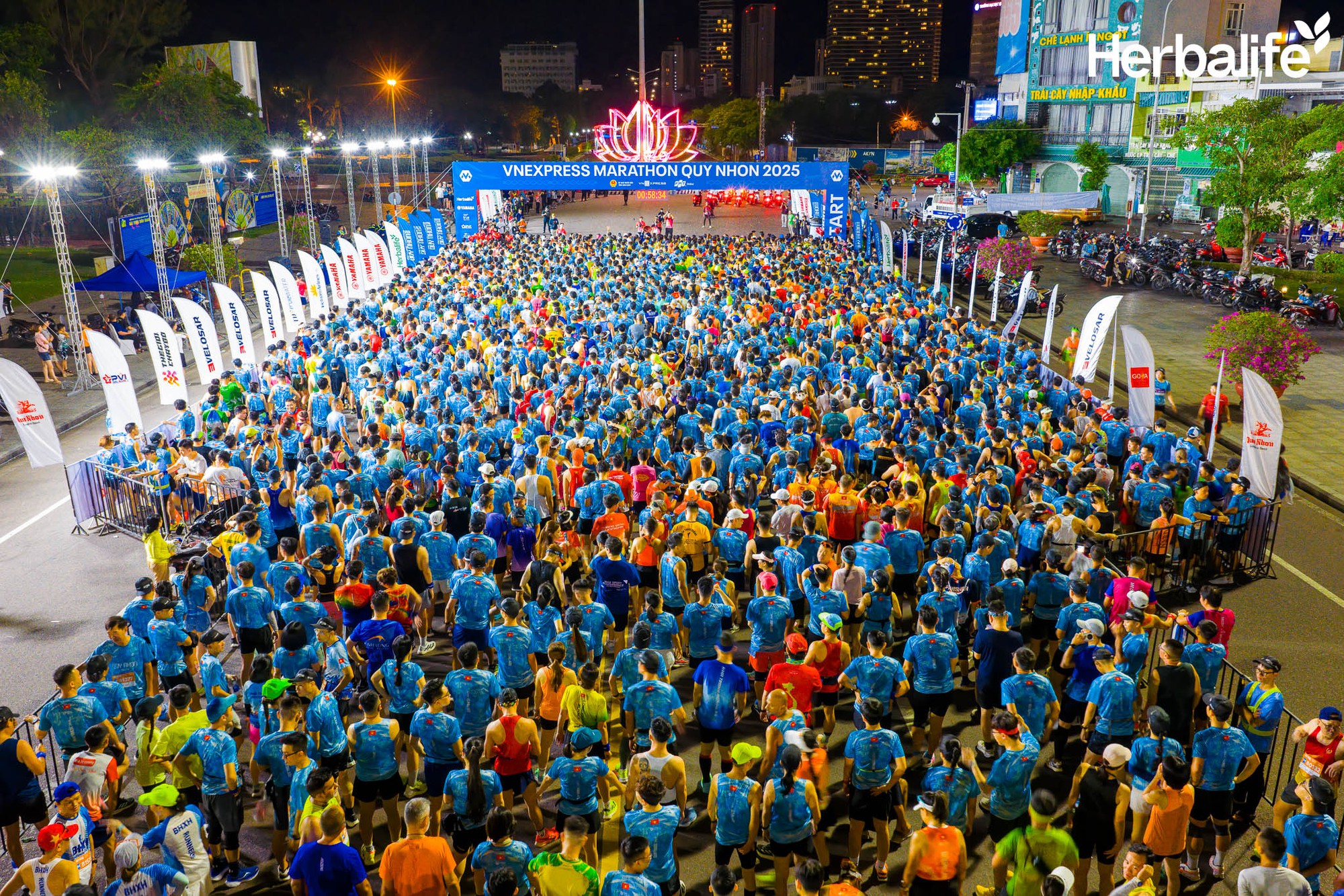 Herbalife Việt Nam tiếp tục đồng hàng cùng VnExpress Marathon Quy Nhơn 2025 lan tỏa lối sống năng động đến cộng đống- Ảnh 2.