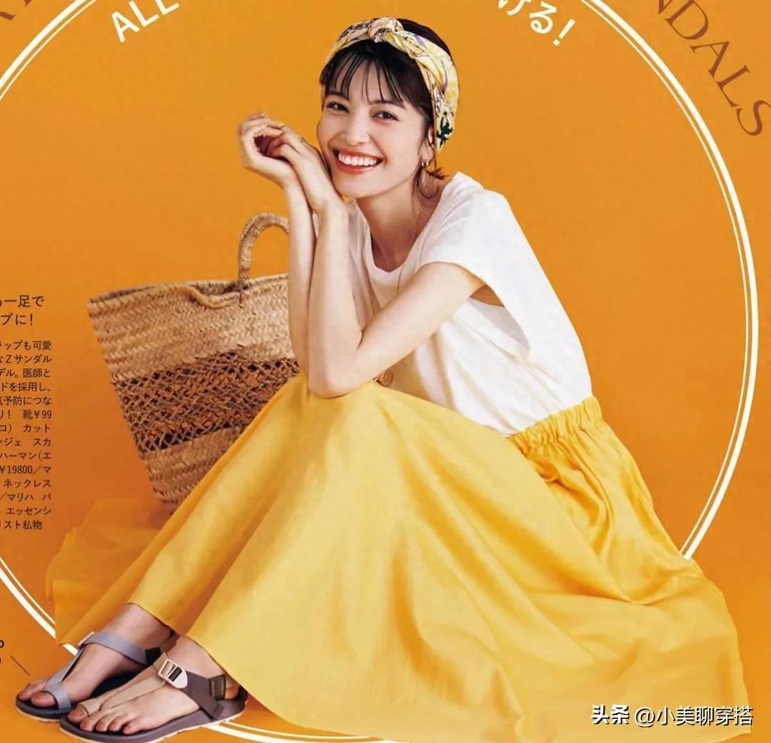 Màu vàng đang "chiếm sóng" mùa hè: Diện đi du lịch là lên hình đẹp khỏi bàn!- Ảnh 1. Màu vàng đang "chiếm sóng" mùa hè: Diện đi du lịch là lên hình đẹp khỏi bàn!- Ảnh 1.