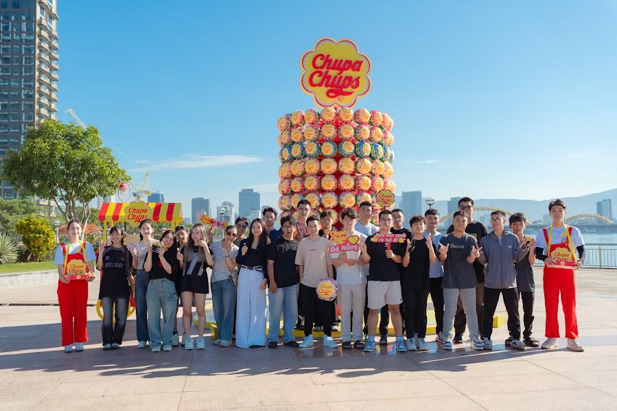 Tháp kẹo khổng lồ Chupa Chups đi khắp muôn nơi, câu chuyện Mãi Vui tiếp nối nhiều thế hệ gia đình Việt- Ảnh 4. Tháp kẹo khổng lồ bong da ket qua truc tiep đi khắp muôn nơi, câu chuyện Mãi Vui tiếp nối nhiều thế hệ gia đình Việt- Ảnh 4.
