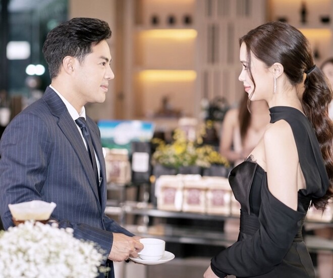 Vợ cũ bất ngờ xuất hiện giữa buổi họp lớp, xinh đẹp đến đau lòng nhưng thứ khiến tôi bẽ bàng lại nằm trong tay cô ấy- Ảnh 1. Vợ cũ bất ngờ xuất hiện giữa buổi họp lớp, xinh đẹp đến đau lòng nhưng thứ khiến tôi bẽ bàng lại nằm trong tay cô ấy- Ảnh 1.