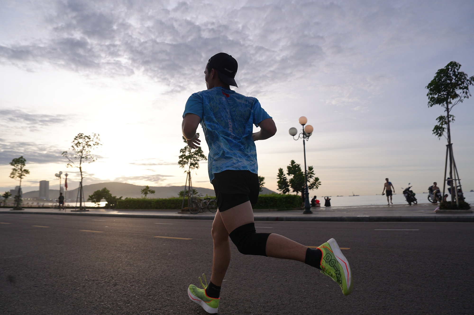 Khoảnh khắc đáng nhớ của các runner cùng Yamaha tại VnExpress Marathon Quy Nhơn 2025- Ảnh 1. Khoảnh khắc đáng nhớ của các runner cùng Yamaha tại VnExpress Marathon Quy Nhơn 2025- Ảnh 1.