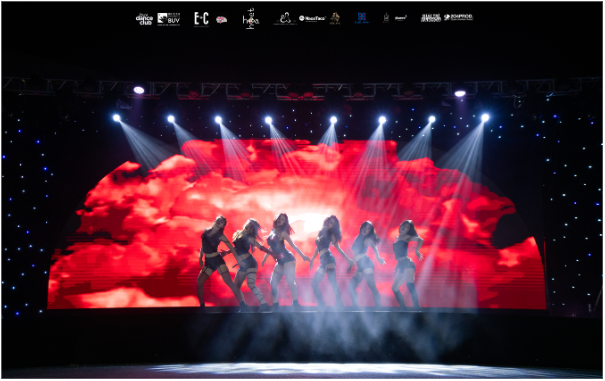 Bùng nổ “điệu nhảy đa vũ trụ” của sinh viên Trường ĐH Anh Quốc Việt Nam tại The Universe Showcase- Ảnh 4. Bùng nổ “điệu nhảy đa vũ trụ” của sinh viên Trường ĐH Anh Quốc Việt Nam tại The Universe Showcase- Ảnh 4.