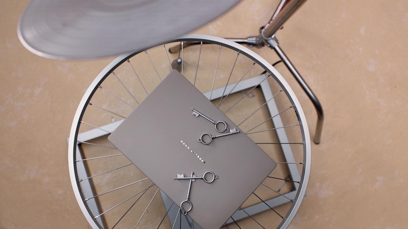 Zenbook 14: Tối giản để tinh tế, hiệu năng cao để nhẹ gánh mỗi ngày- Ảnh 3. lich tuong thuat truc tiep bong da hom nay: Tối giản để tinh tế, hiệu năng cao để nhẹ gánh mỗi ngày- Ảnh 3.