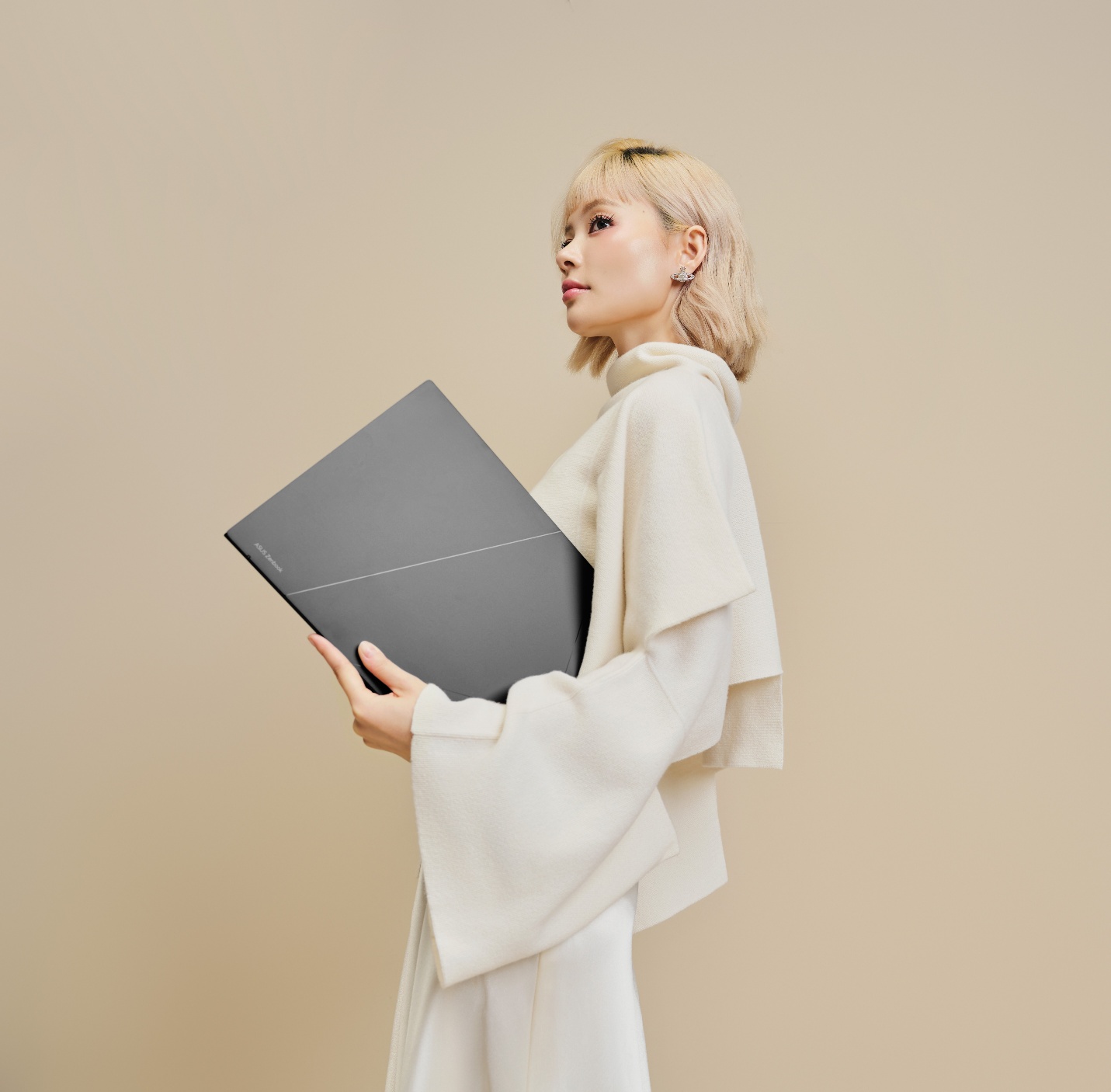 Zenbook 14: Tối giản để tinh tế, hiệu năng cao để nhẹ gánh mỗi ngày- Ảnh 4. lich tuong thuat truc tiep bong da hom nay: Tối giản để tinh tế, hiệu năng cao để nhẹ gánh mỗi ngày- Ảnh 4.