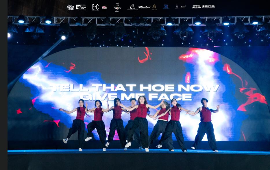Bùng nổ “điệu nhảy đa vũ trụ” của sinh viên Trường ĐH Anh Quốc Việt Nam tại The Universe Showcase- Ảnh 5. Bùng nổ “điệu nhảy đa vũ trụ” của sinh viên Trường ĐH Anh Quốc Việt Nam tại The Universe Showcase- Ảnh 5.