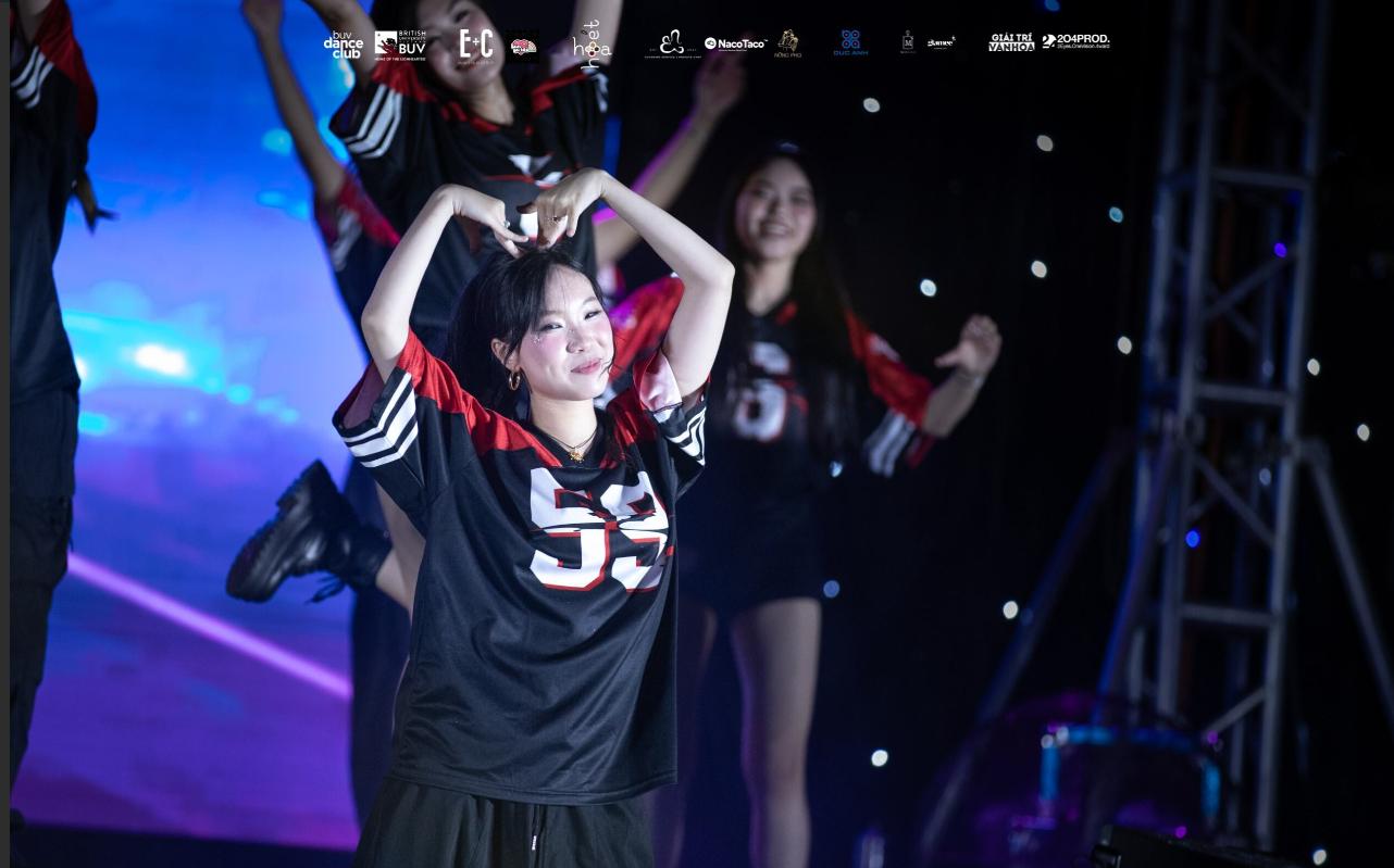 Bùng nổ “điệu nhảy đa vũ trụ” của sinh viên Trường ĐH Anh Quốc Việt Nam tại The Universe Showcase- Ảnh 9. Bùng nổ “điệu nhảy đa vũ trụ” của sinh viên Trường ĐH Anh Quốc Việt Nam tại The Universe Showcase- Ảnh 9.