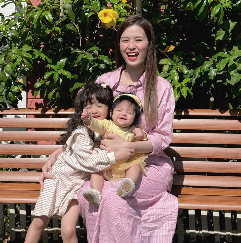 2 con nhà Đông Nhi quấn quýt chung 1 xe, soi tới giá mới thấy đắt ra trò- Ảnh 1. 2 con nhà Đông Nhi quấn quýt chung 1 xe, soi tới giá mới thấy đắt ra trò- Ảnh 1.